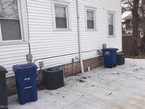 4th image of 1179 Gladys Ave