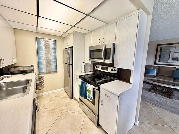 4th image of 2100 Cornwall E
