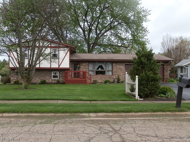 1st image of 929 Richards Dr