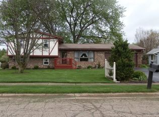 929 Richards Dr, Louisville, OH
