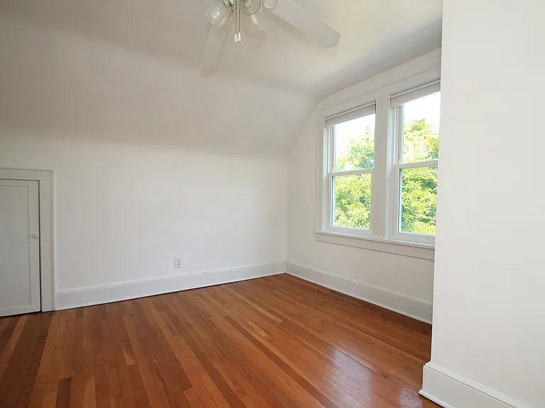 38 Glenwood Blvd — Photo 17