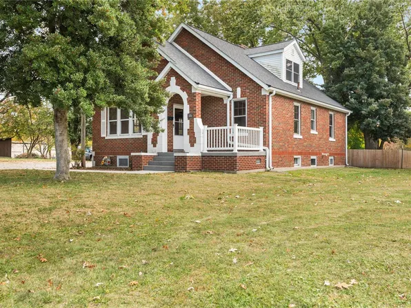 306 Broadway, Highland, IL 62249