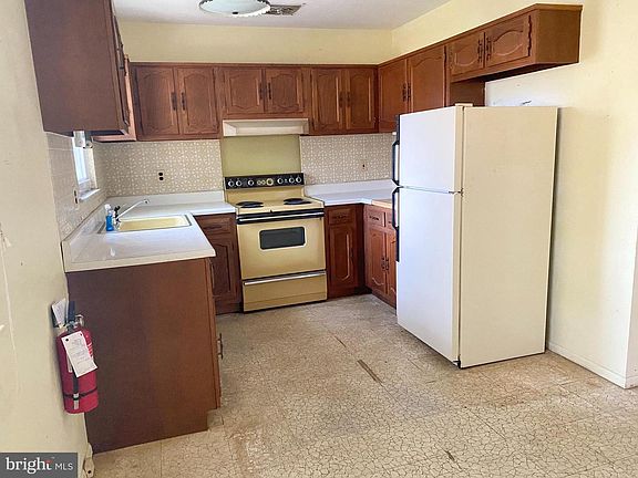 2nd image of 19B Molly Pitcher Blvd