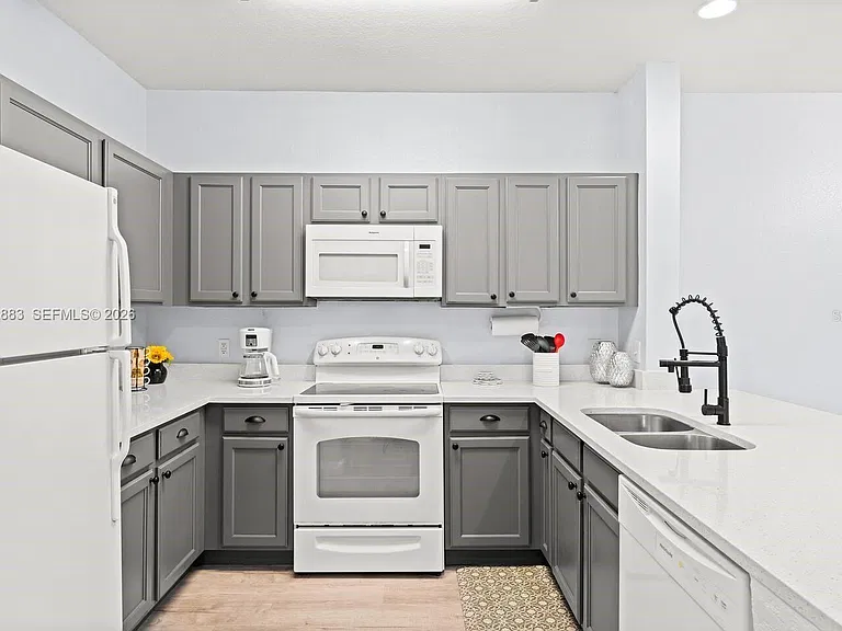 3175 Feltrim Pl #305 — Photo 5