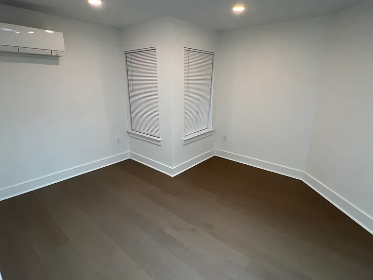25 Eleanor St #205 — Photo 11
