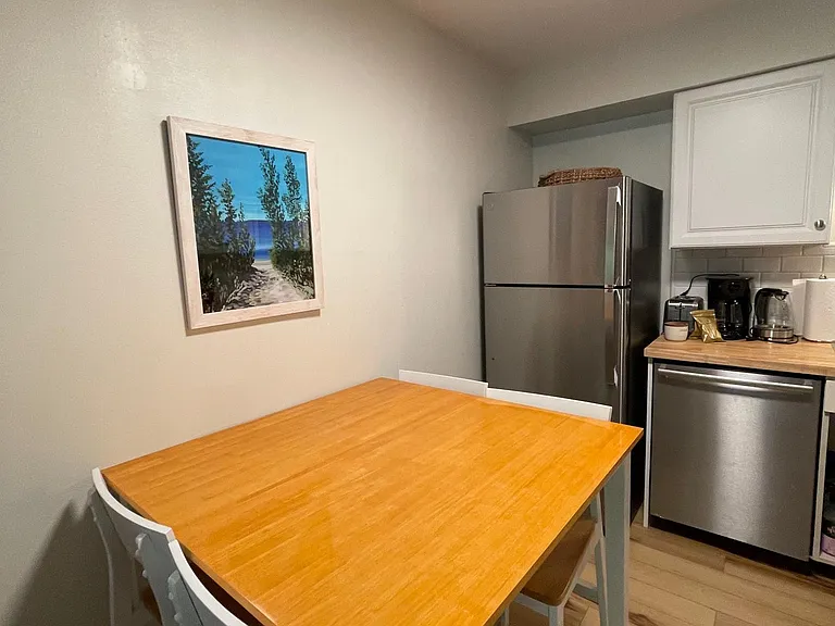 421 E State St #3 — Photo 5
