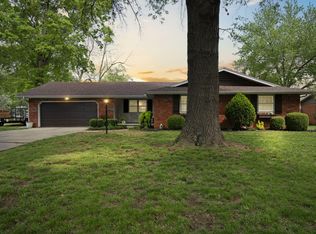 2433 E Edgewood St, Springfield, MO 65804