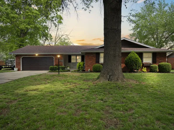 2433 E Edgewood Street, Springfield, MO 65804