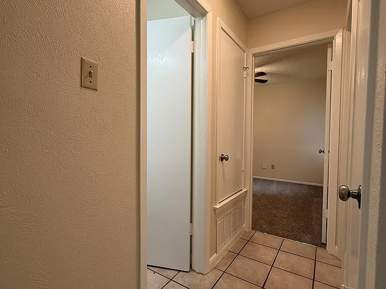 11945 Sunhillow Bnd #B — Photo 18