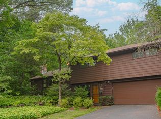 6 Old Oak Rd, West Hartford, CT 06117