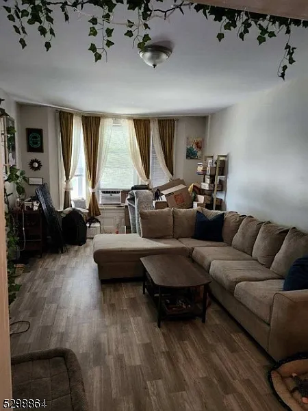 3 bed, 1.0 bath, $2,900 — Photo 2