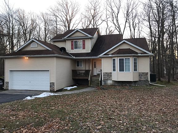 2nd image of 3106 Hamlet Dr