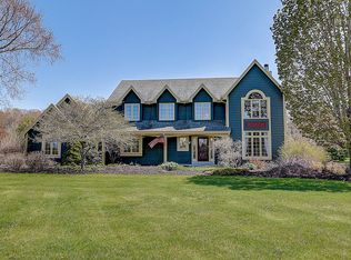 S93W33639 Fieldside Ct, Mukwonago, WI 53149