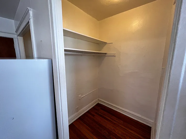 The '01s have a second dressing room, in addition to the walk-in closet.