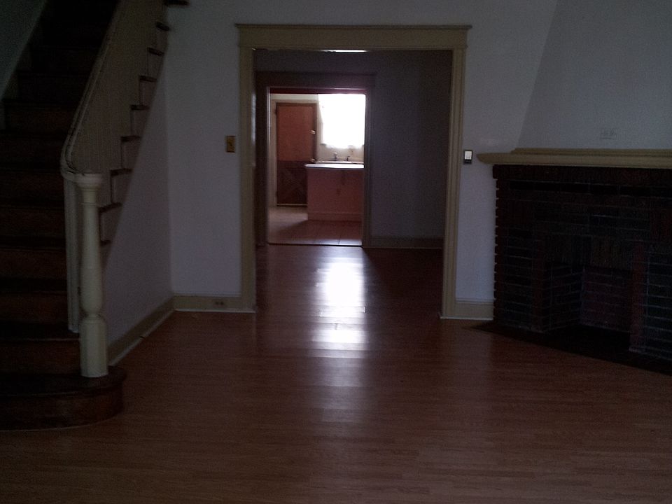 2nd image of 3320 Wellington St