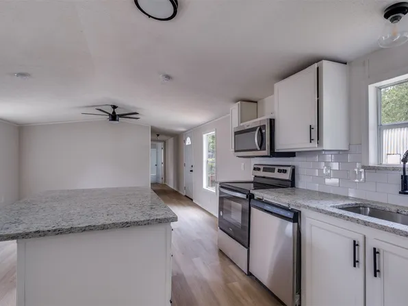 89 Harbor Drive, Lake Dallas, TX 75065