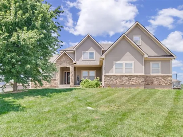 1204 Sw Cardinal Court, Oak Grove, MO 64075