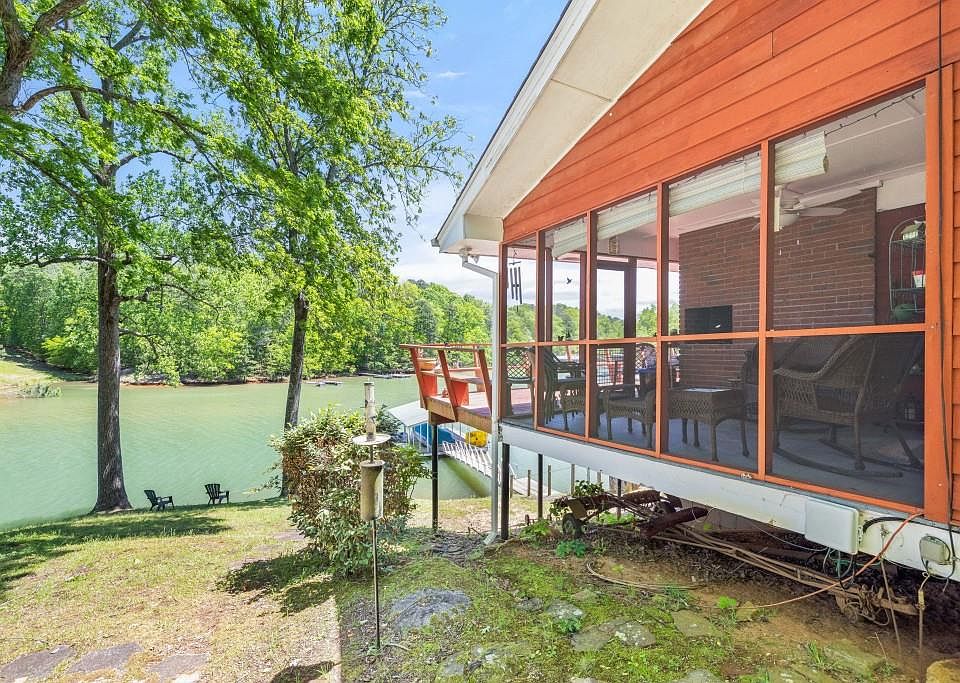 1st image of 3375 Shoreland Dr