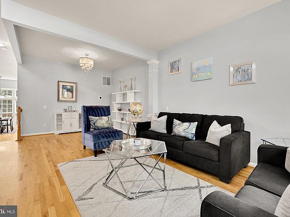3rd image of 6337 Burgundy Leaf Ln