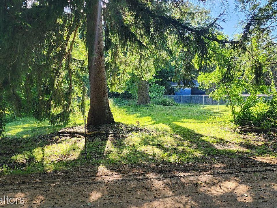 1st image of Oakridge Dr