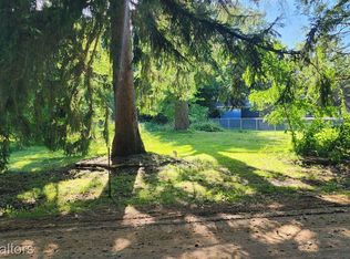 Oakridge Dr, Highland, MI 48356