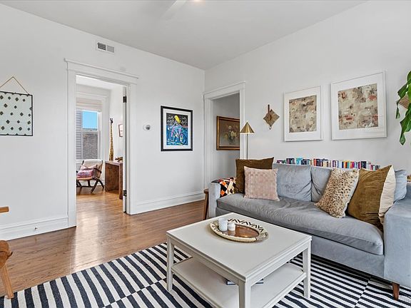 5th image of 1056 N Leavitt St #2R