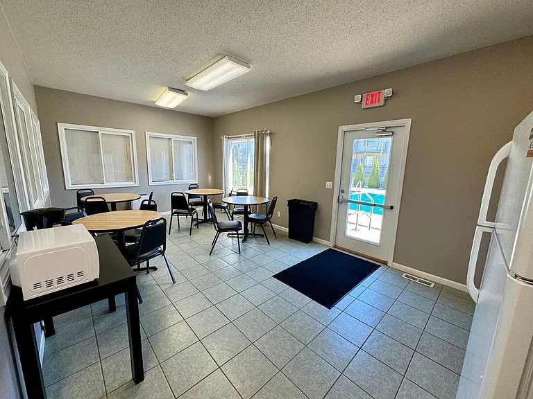 Lakeland Villa Apartments — Photo 8