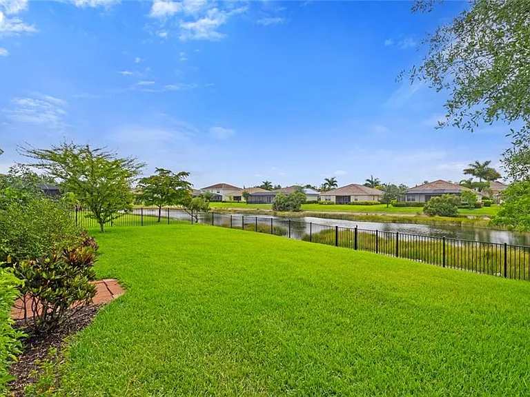 2290 Vermont Ln — Photo 31
