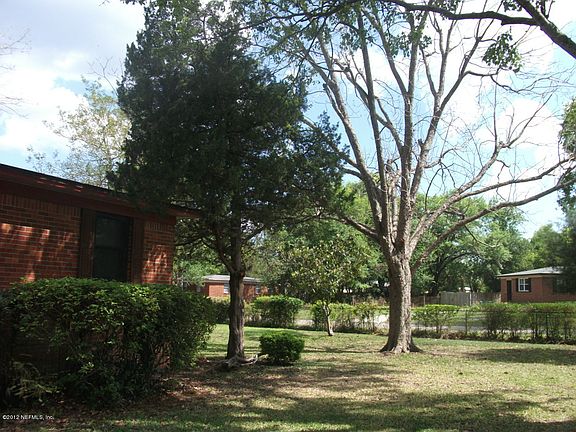 3rd image of 4015 Cobalt Ave E