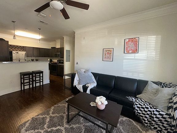 2nd image of 690 SW Sagebrush Dr #17102