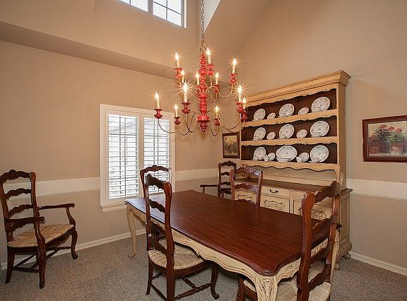 Soaring ceiling with loft lighting