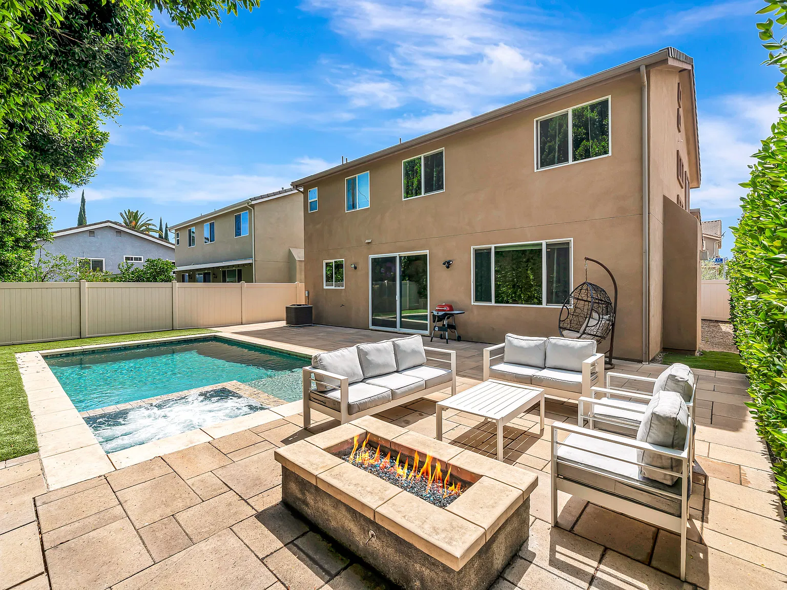 5 bed, 2571 sqft, $7,500 — Photo 1