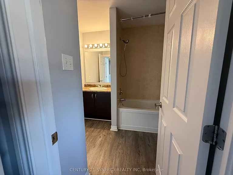 921 Messor Cres — Photo 17