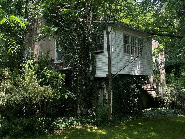 419 N Main St, Chatham, VA 24531