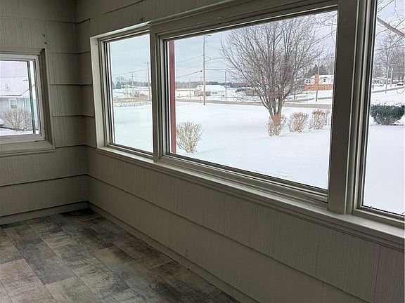3rd image of 3065 Dover Rd