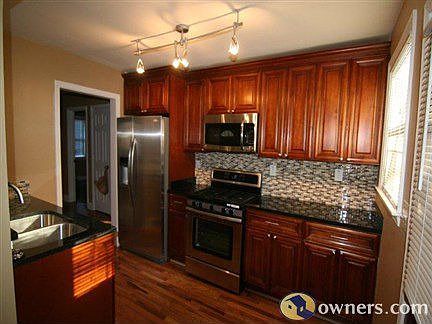 Kitched -- with Staniless appliances and Granite countertops