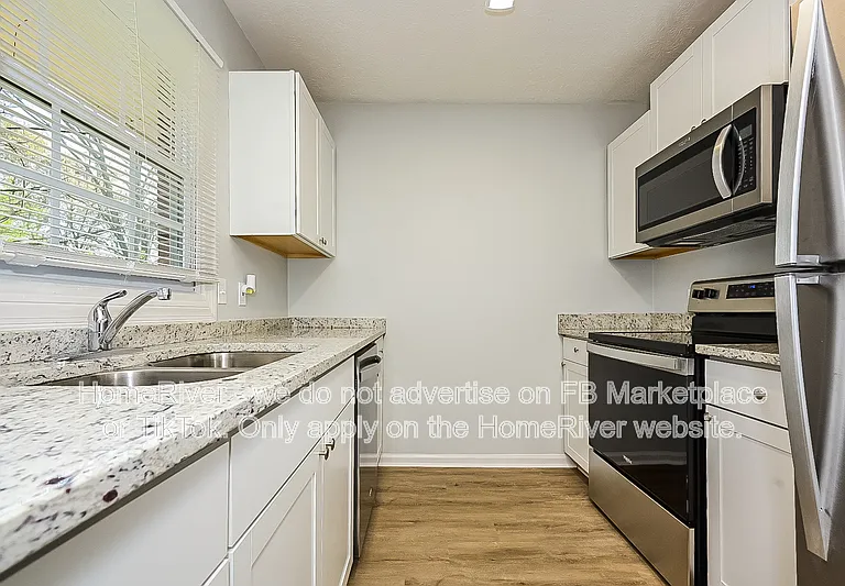126 Amberwood Ln — Photo 4