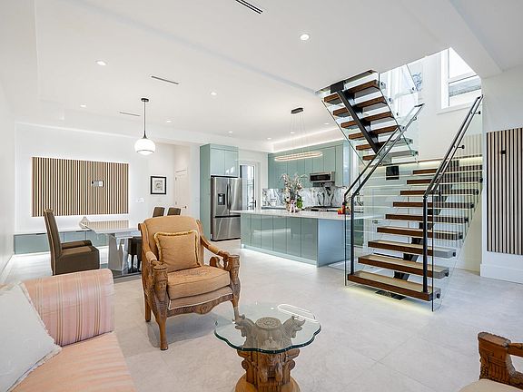 4th image of 1204 Hammond Ave #101