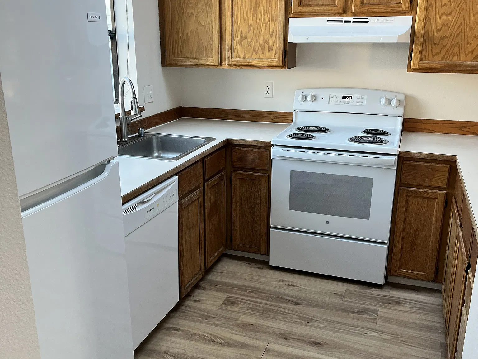 3 bed, 1.5 bath, 1161 sqft, $2,250 — Photo 2