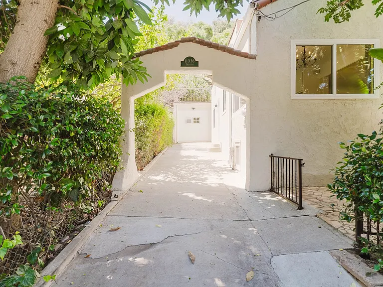 11036 Fruitland Dr — Photo 2