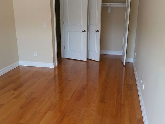 5th image of 2843 Steinway St #4
