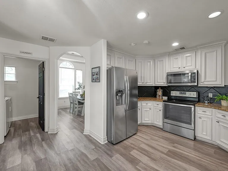 3215 Canterbury Ln — Photo 11