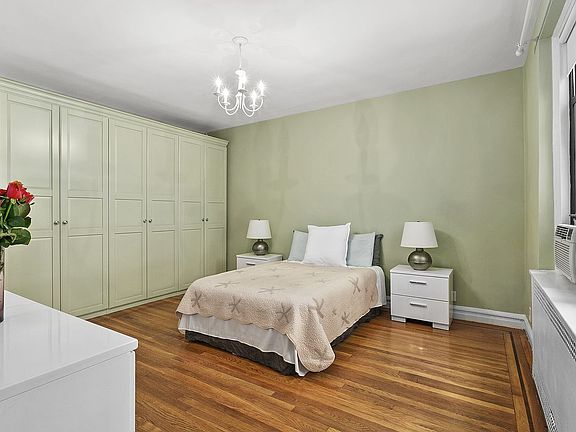 3rd image of 111 W 94th St APT 4F