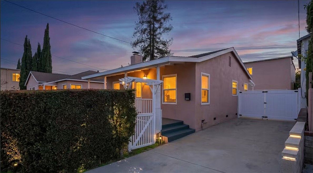 ミーです。 4355 Pennsylvania Ave, Glendale, CA 91214 | Zillow