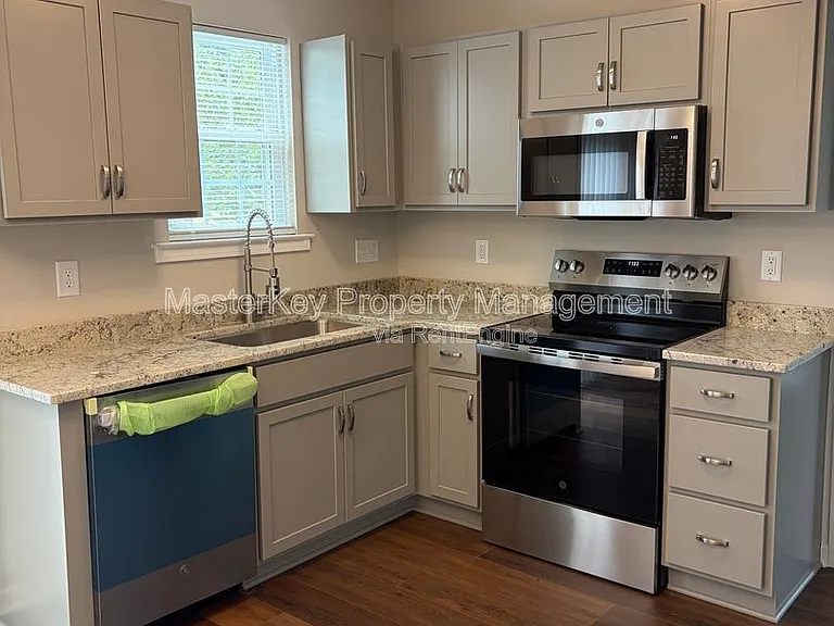 205 Downing Glen Dr — Photo 2