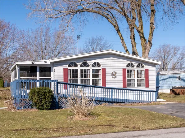 34 Harper Pkwy, Avon, NY 14414