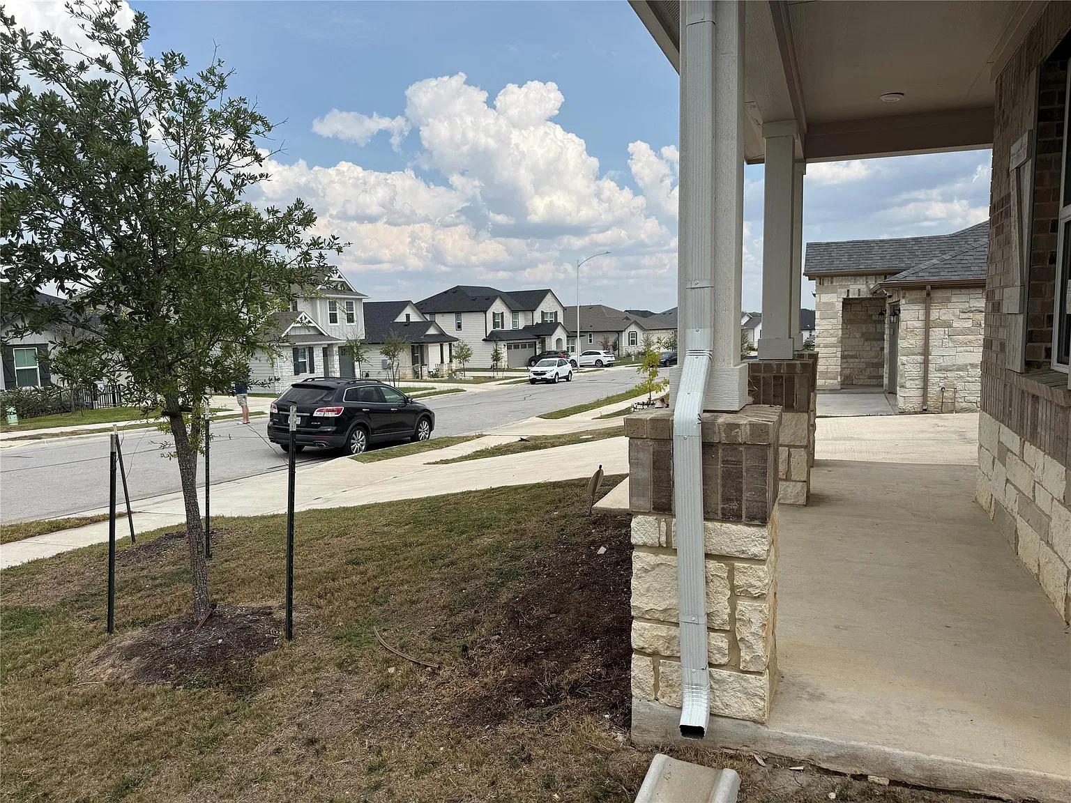 3 bed, 2.0 bath, 1835 sqft, $2,100 — Photo 4
