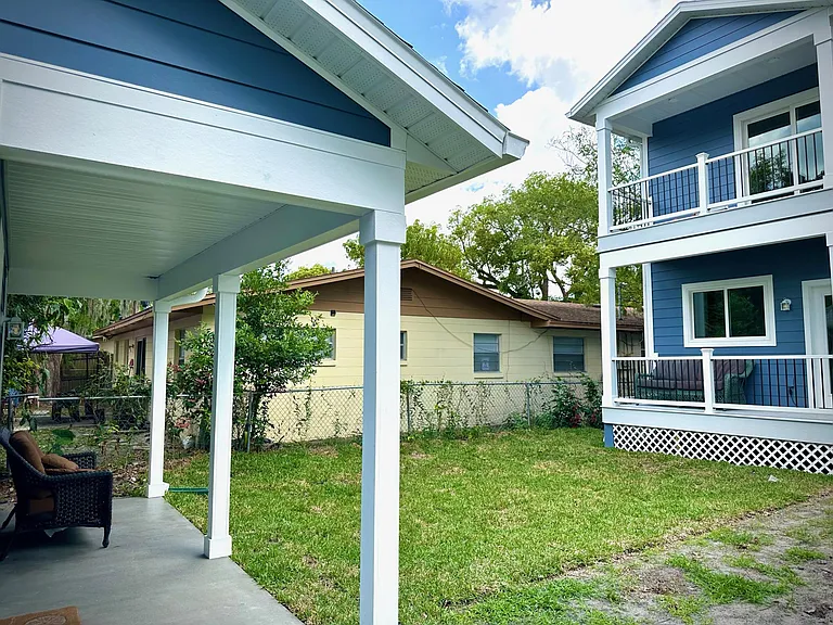 910 La Salle Ave #A — Photo 4