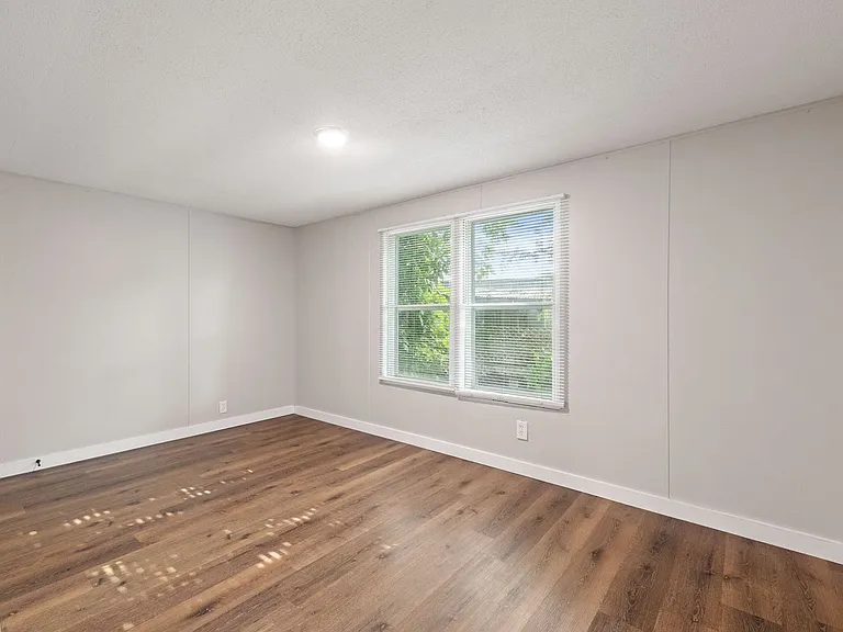 215 Loranger Dr — Photo 19