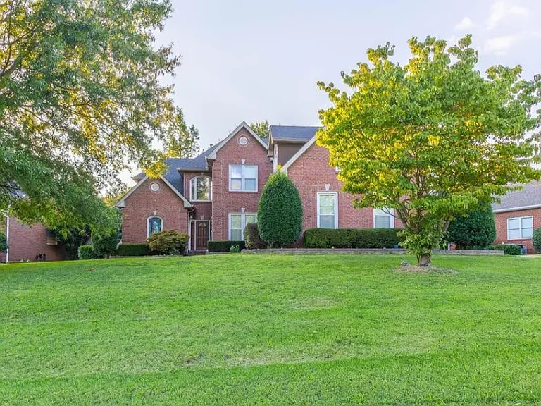 735 Courtland Ave — Photo 2